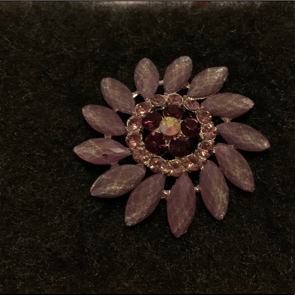 Flower Brooch - Picture 2 of 5
